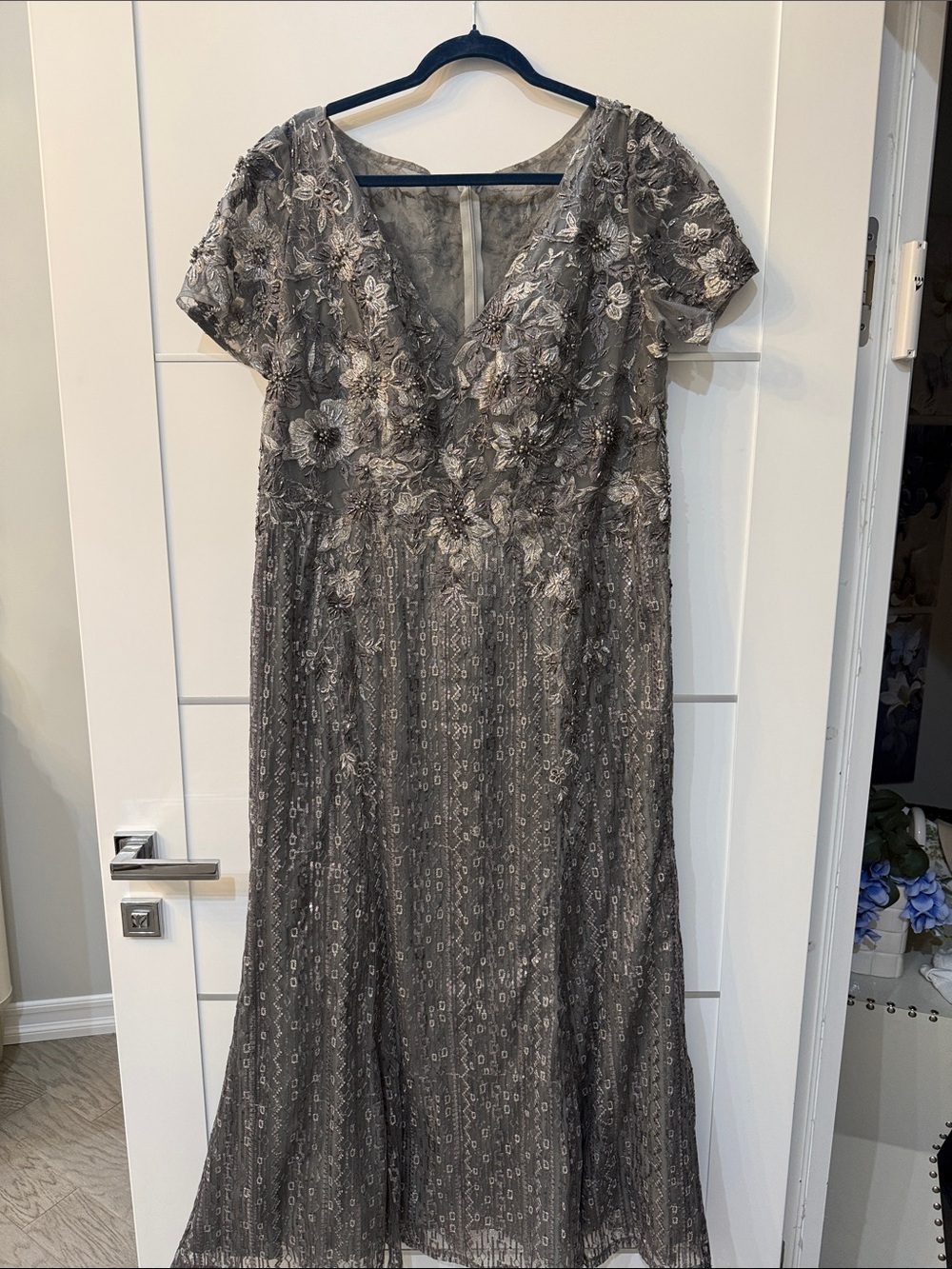 Mac duggal Elegant Gray Lace Evening Dress with Floral Embroidery